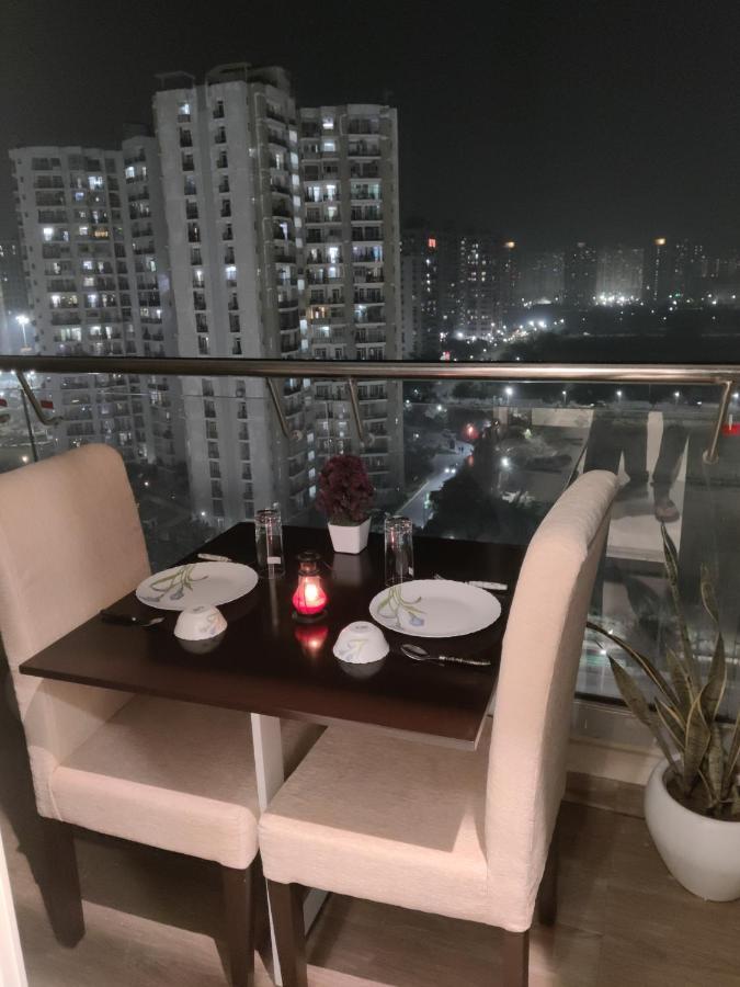 The Forest Stays-Luxury Studio Apartment In 노이다 외부 사진