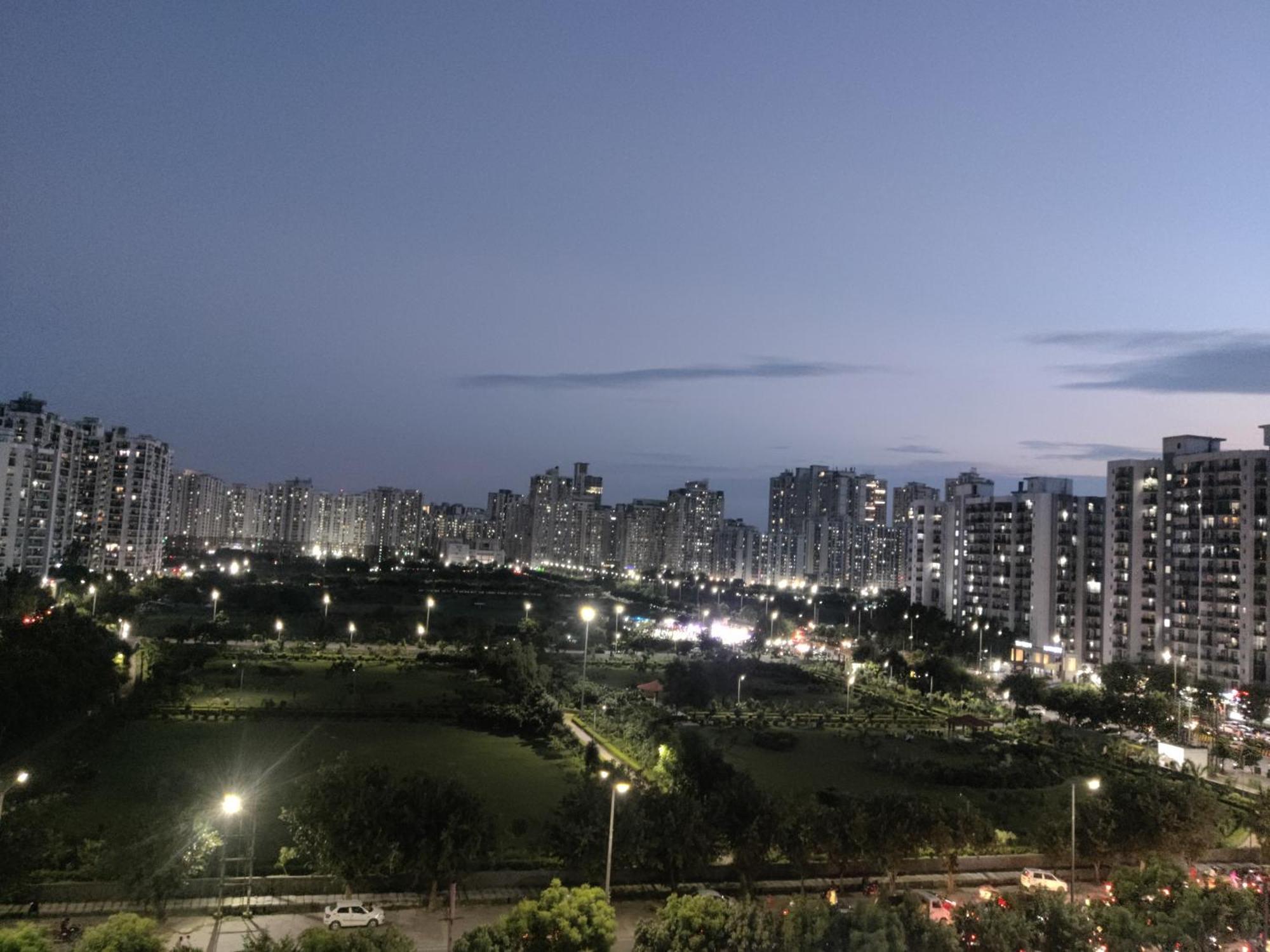 The Forest Stays-Luxury Studio Apartment In 노이다 외부 사진