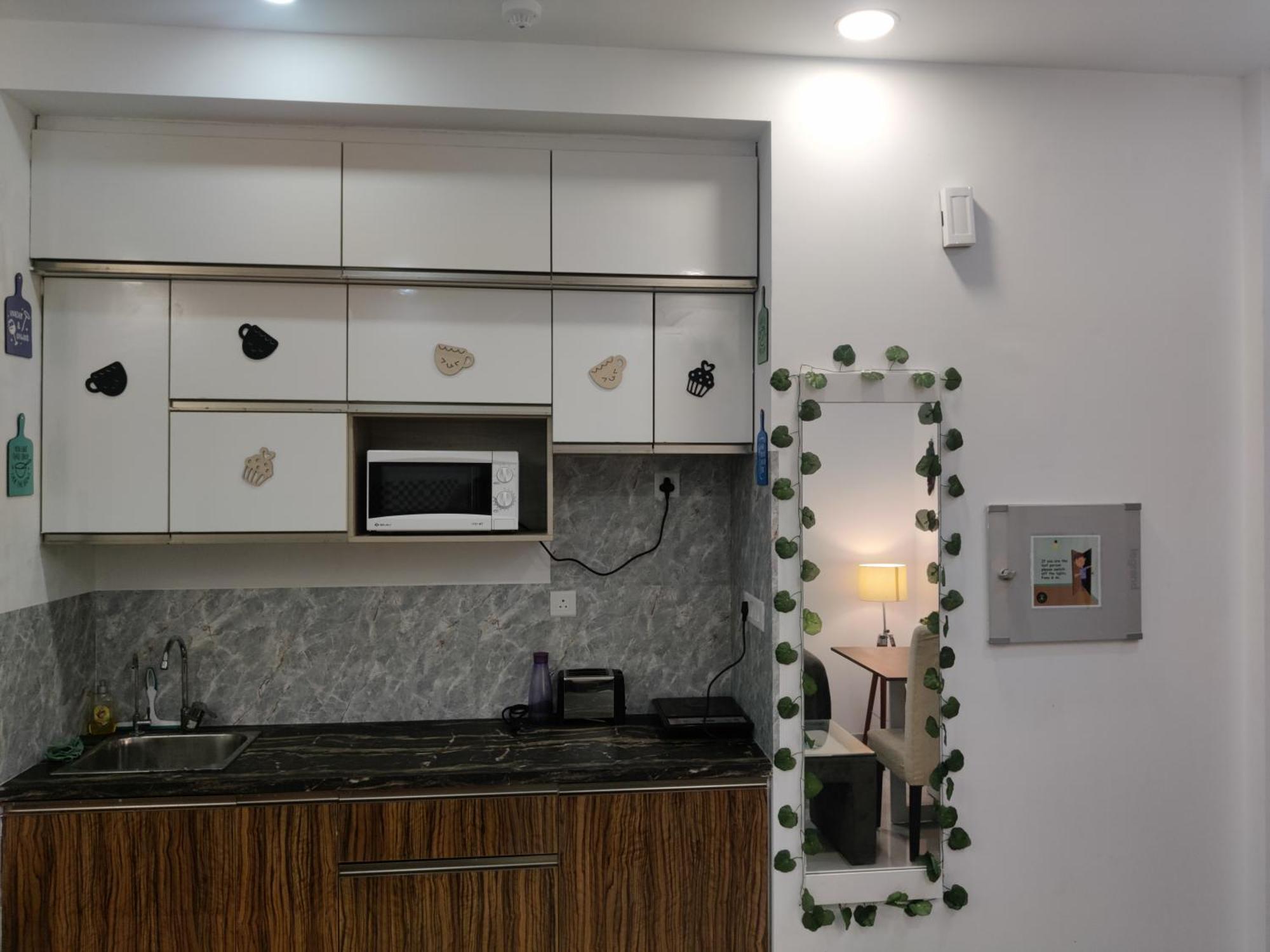 The Forest Stays-Luxury Studio Apartment In 노이다 외부 사진