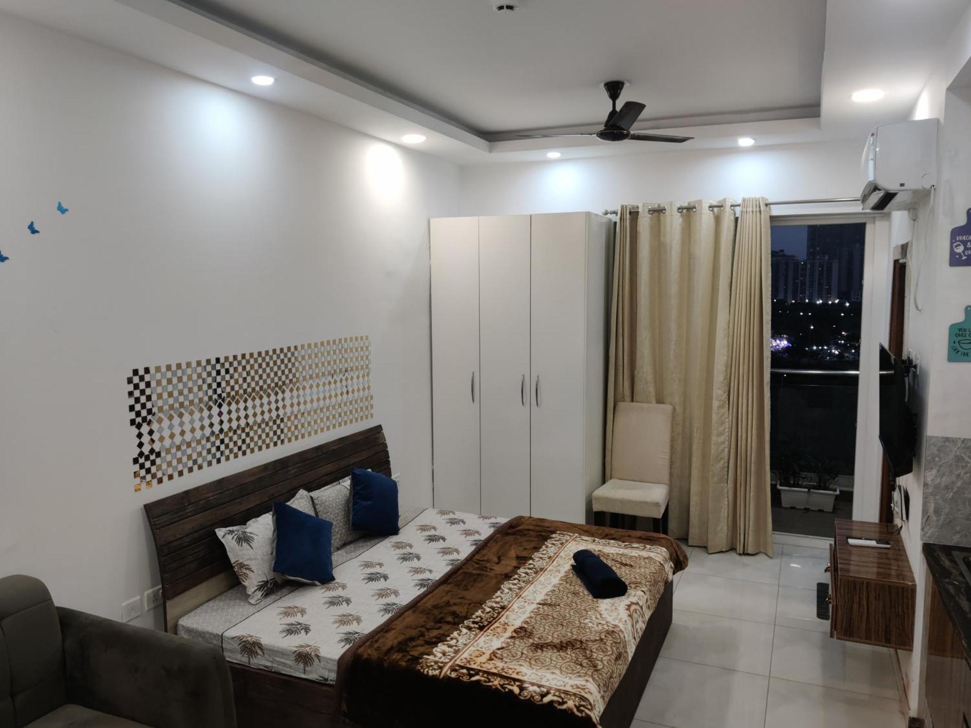 The Forest Stays-Luxury Studio Apartment In 노이다 외부 사진